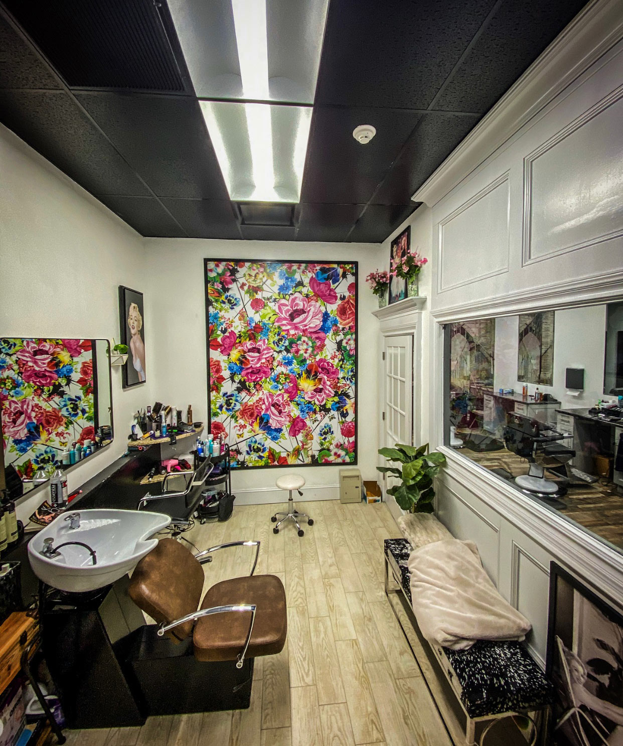 Mike's Custom Kuts Smithtown Salon Suite Mike's Custom Kuts Smithtown Salon Suite -